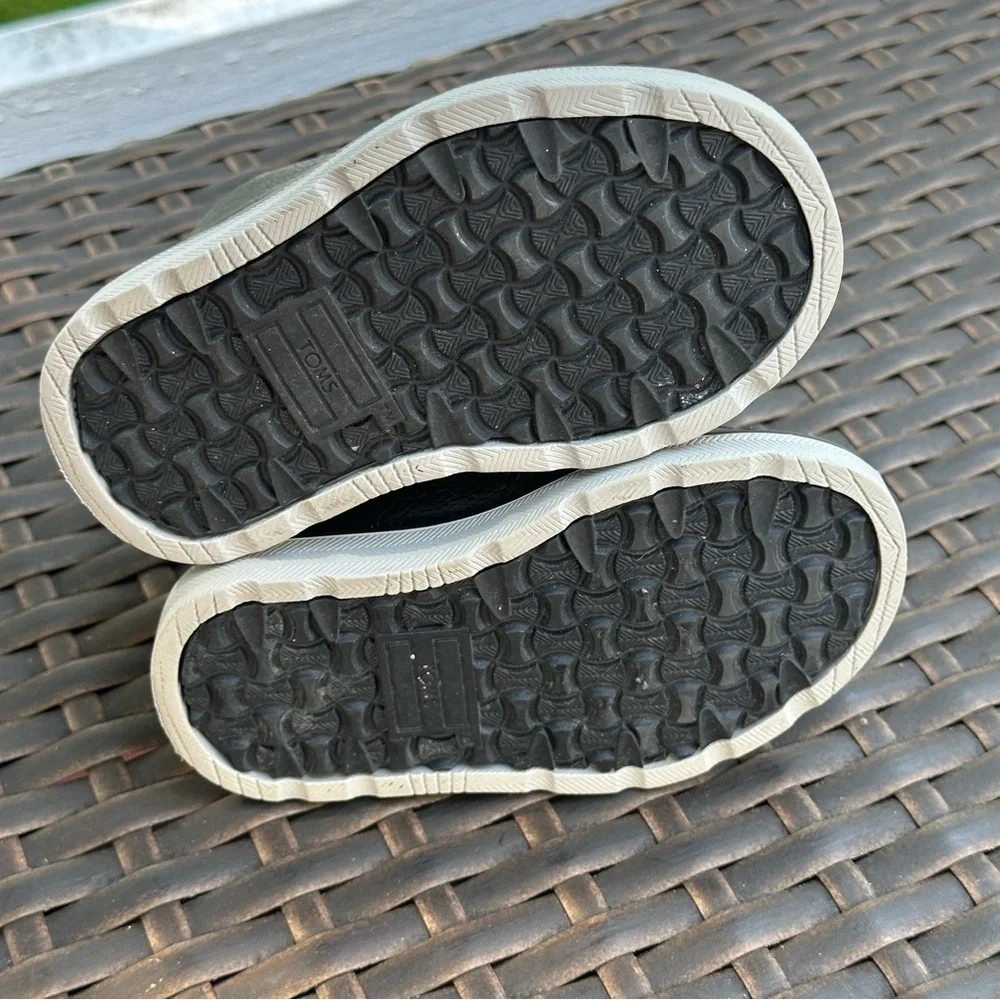 Toms Black Chukka Boots, Size 5 Toddler, Hook and Loop Slip On, Kids Shoes